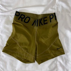 Nike Pro